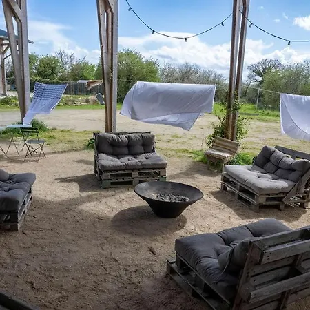 La Ferme Du Golf, Atypique Et Artistique