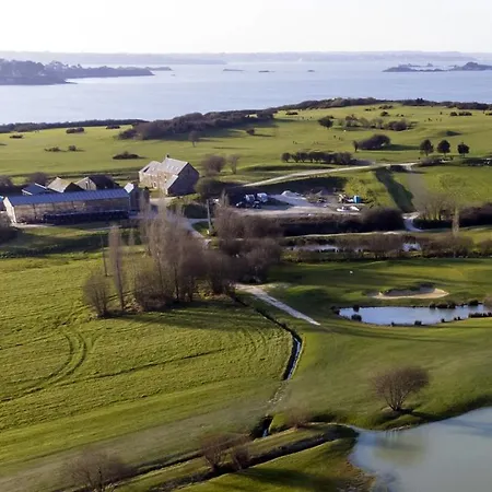 Bed & Breakfast La Ferme Du Golf, Atypique Et Artistique Lancieux
