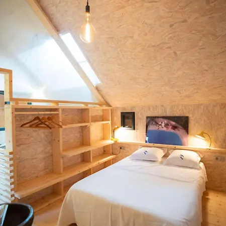Bed & Breakfast La Ferme Du Golf, Atypique Et Artistique Lancieux