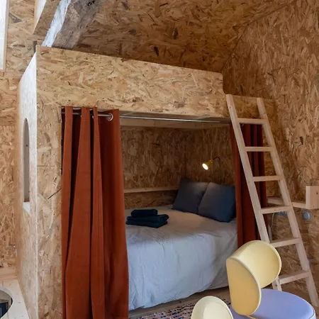 La Ferme Du Golf, Atypique Et Artistique *